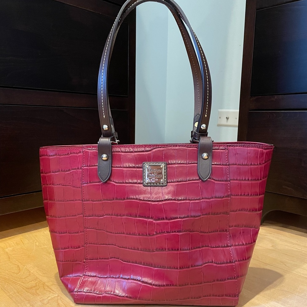 brand new Dooney & Bourke Janie tote